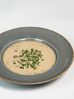 Aksamitna zupa z maślaków z łazankami/ porcja